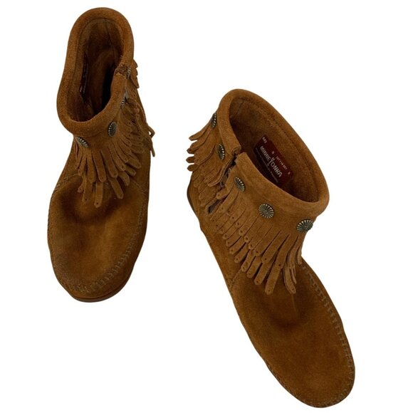 Minnetonka Sz 8 Womens Suede Fringe Moccasin Boots Tan Stud Zip Used - Picture 10 of 15